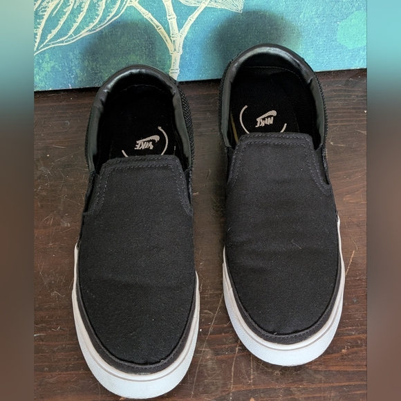 Nike Black Canvas And Leather Slip-Ons - Picture 1 of 6
